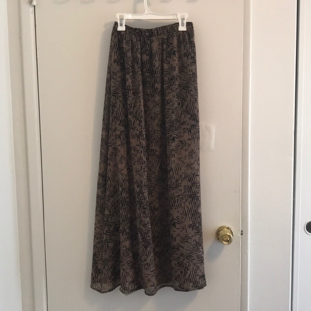 Patterned maxi skirt